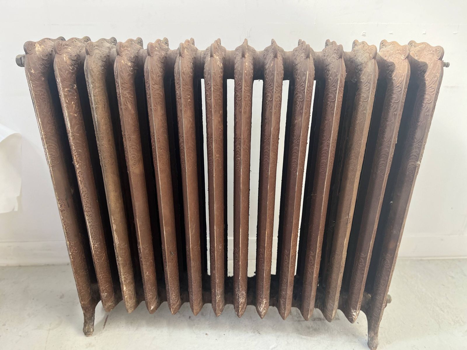 photo for sale Antique Free Standing Radiator With Fourteen Flowered Cast Iron Blades, 20th Century