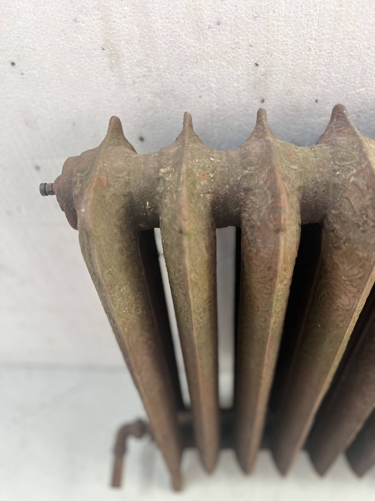Antique Pedestal Radiator With Eight Flowered Cast Iron Blades, 20th Century photo furniture