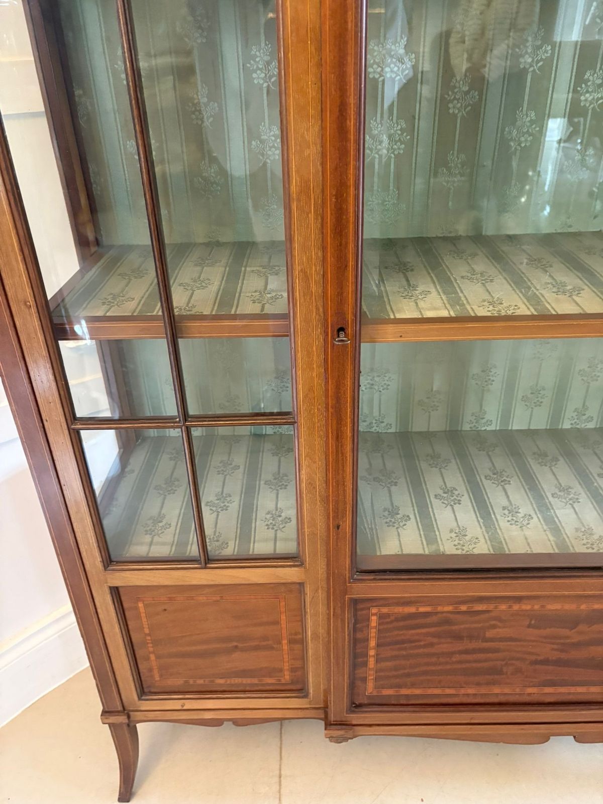 Superb Quality Antique 20th Century Inlaid Mahogany Display Cabinet photo vinterior