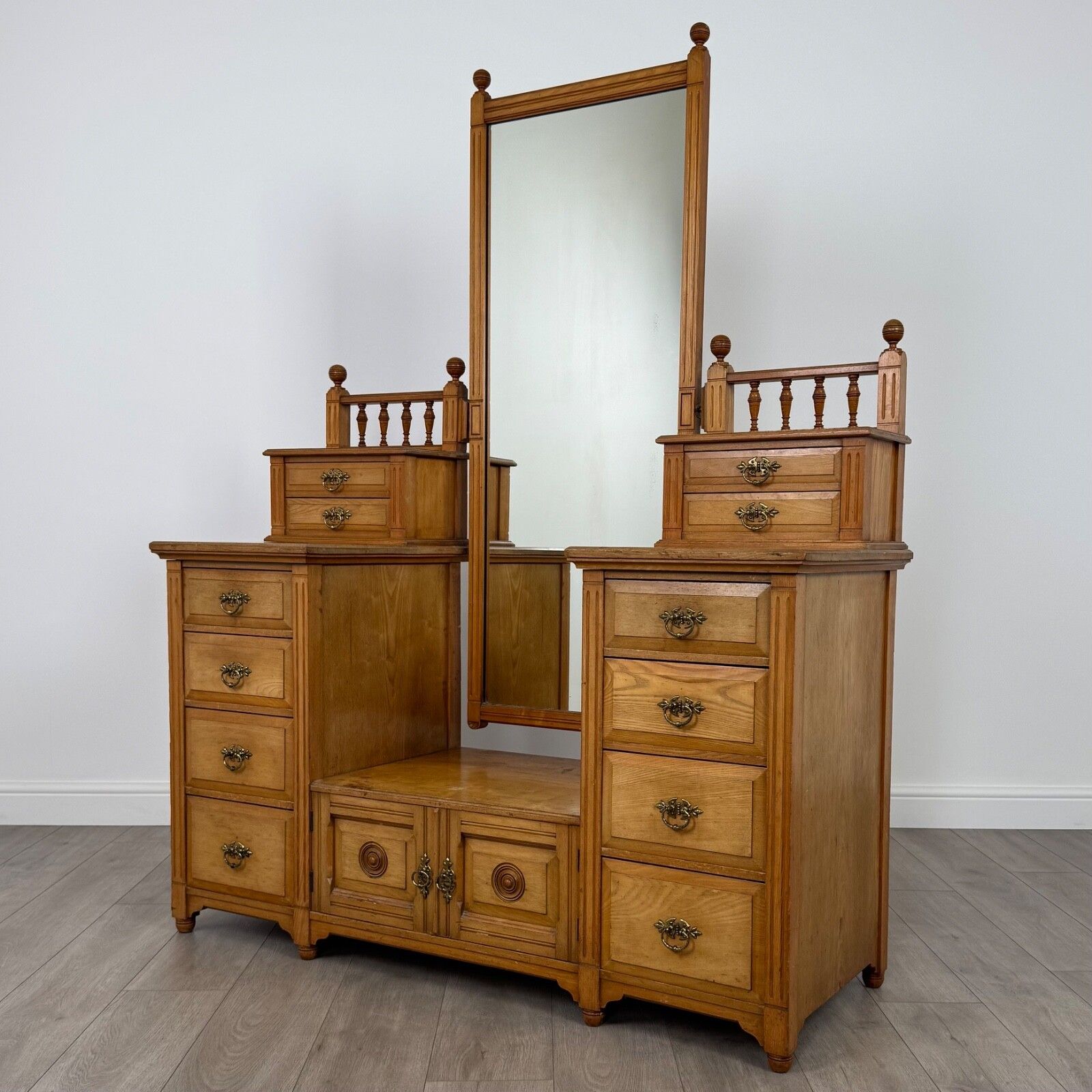 Antique 19th Century Fine Quality Dressing Chest In Oak photo for sale
