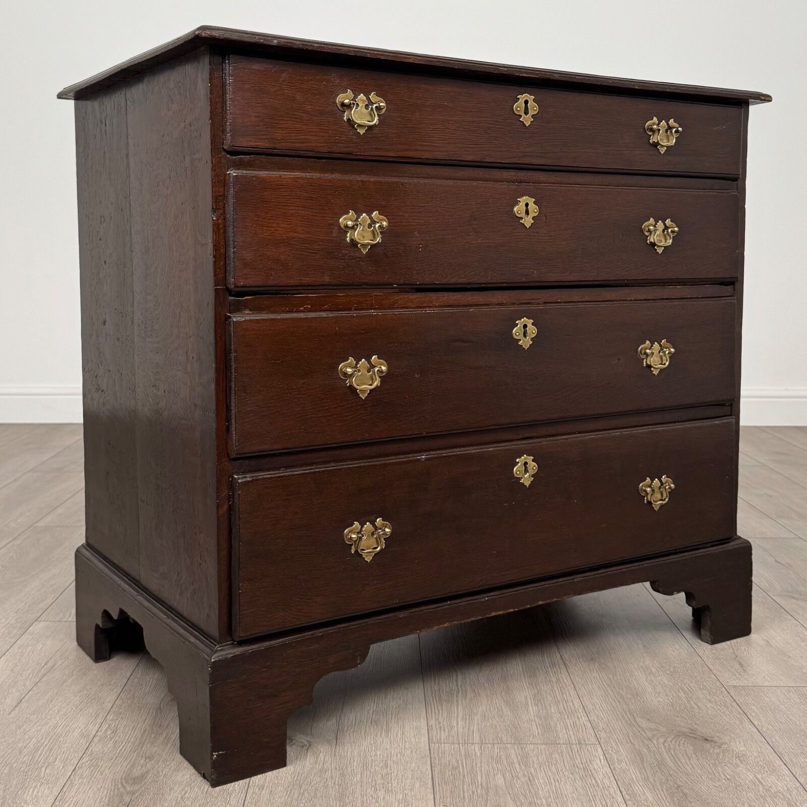 Antique 18th Century Fine Quality Chest Of Drawers In Oak photo vintage