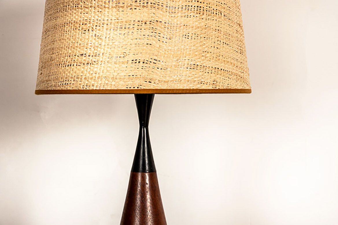 Grande lampe de table danoise en teck et ébène, forme de quille, par Fog & Morup, 1960. photo furniture