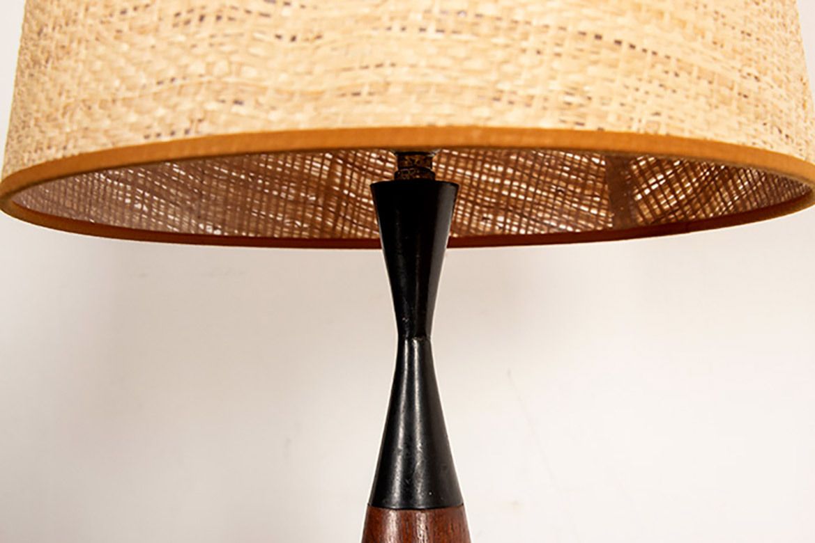 Grande lampe de table danoise en teck et ébène, forme de quille, par Fog & Morup, 1960. photo for sale