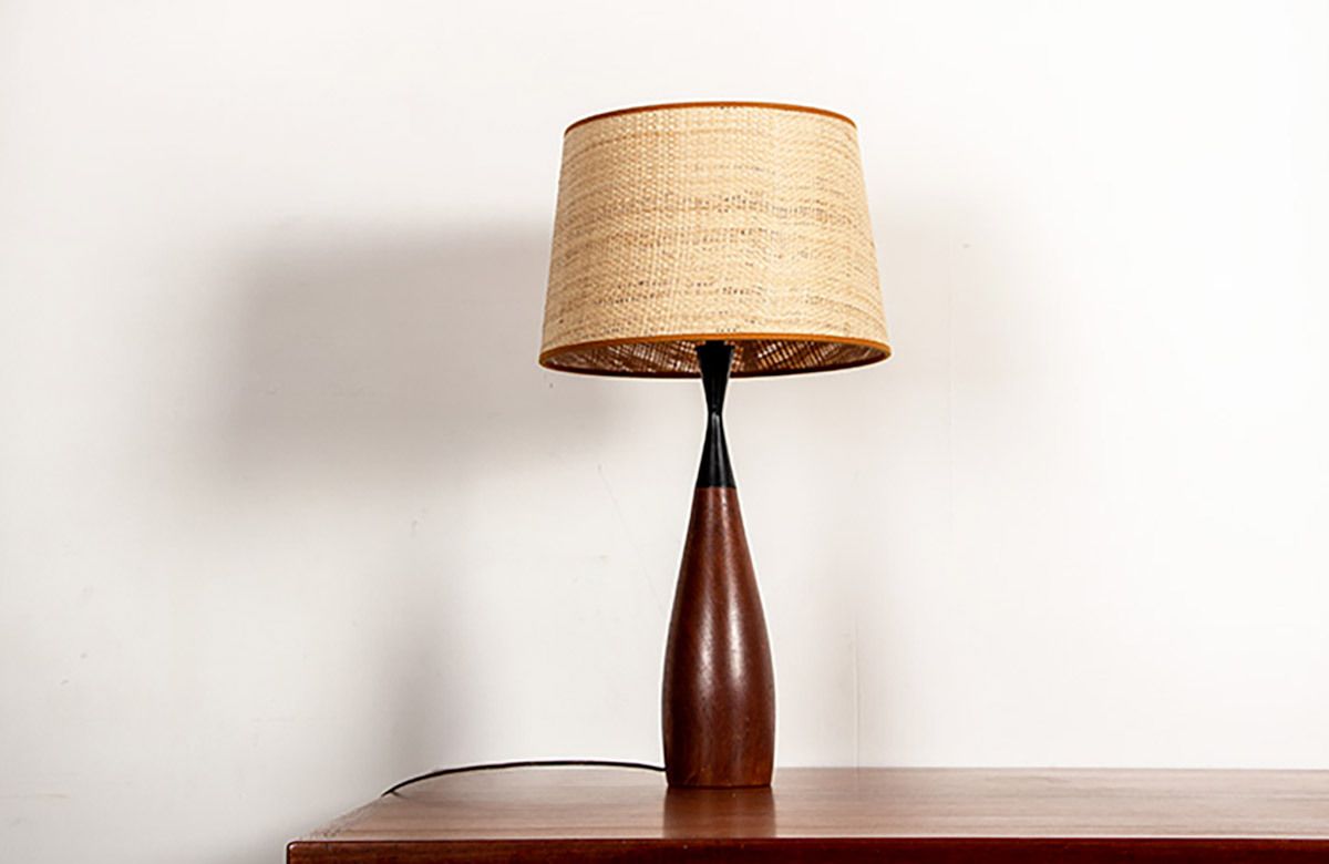 Grande lampe de table danoise en teck et ébène, forme de quille, par Fog & Morup, 1960. photo vintage