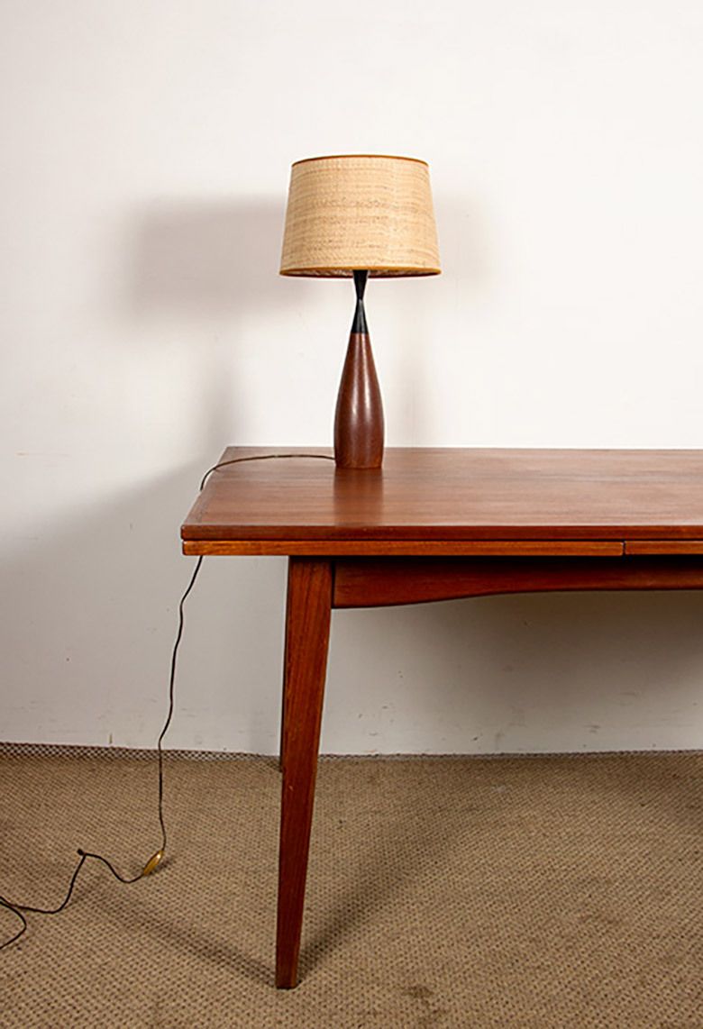 950.0 Grande lampe de table danoise en teck et ébène, forme de quille, par Fog & Morup, 1960. photo