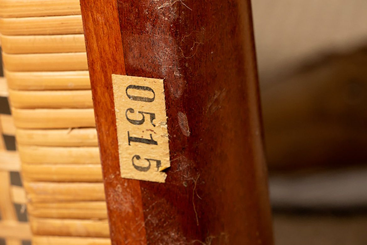 photo furniture Canapé danois 2 places en acajou et cannage, modèle PJ 149/2 ou « Colonial Chair », par Ole Wanscher pour Poul Jeppesen.