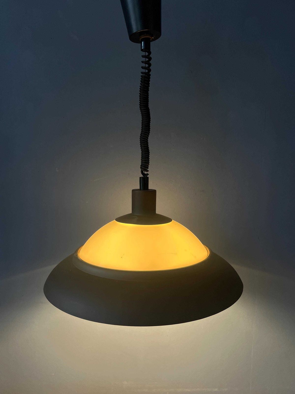 Bruine En Beige Mid Century Hanglamp Van Dijkstra, Space Age photo furniture
