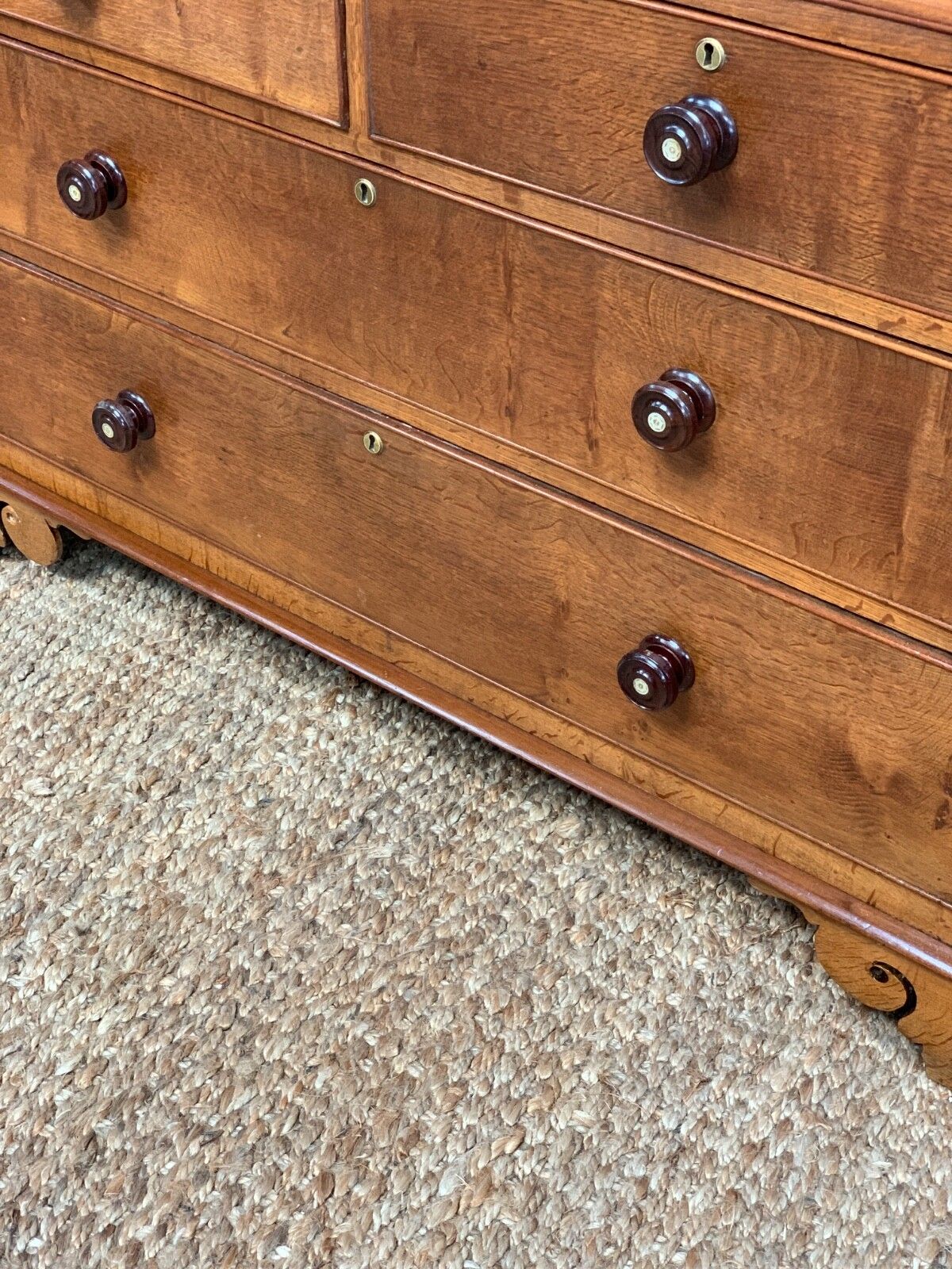 Oak Linen Press/Housekeeping Cupboard photo vinterior
