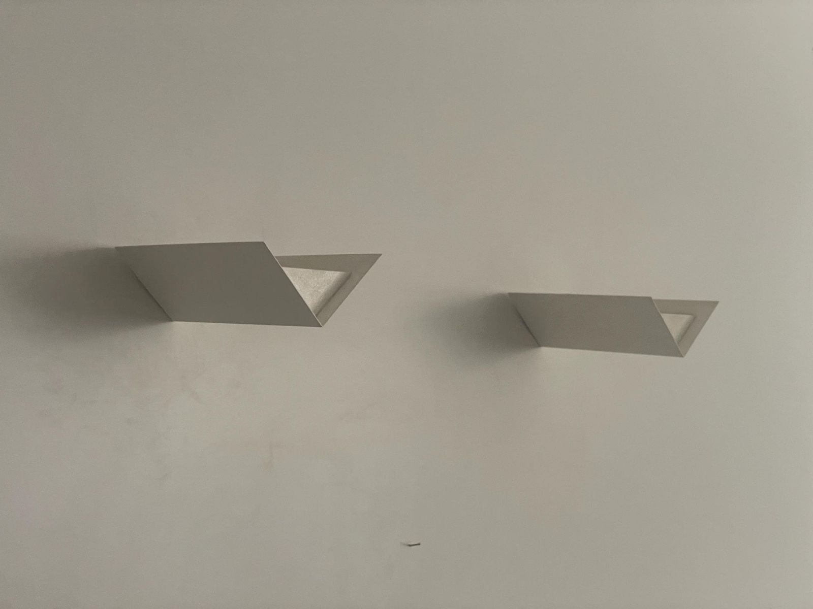 Spigolo Parete Model White Metal Pair Of Wall Lamps By Quattrifolio, 1970s, Italy