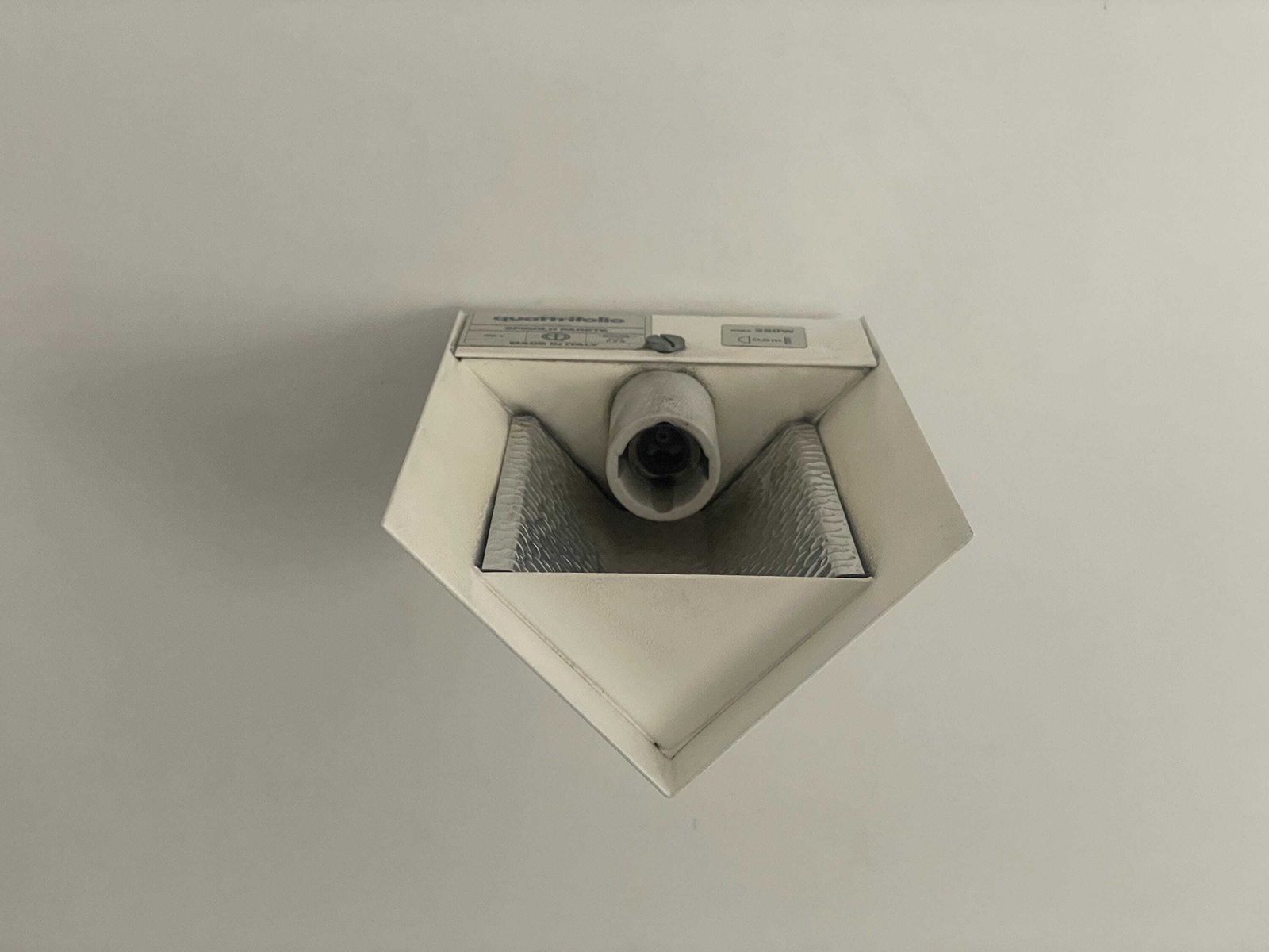 Spigolo Parete Model White Metal Pair Of Wall Lamps By Quattrifolio, 1970s, Italy photo vinterior