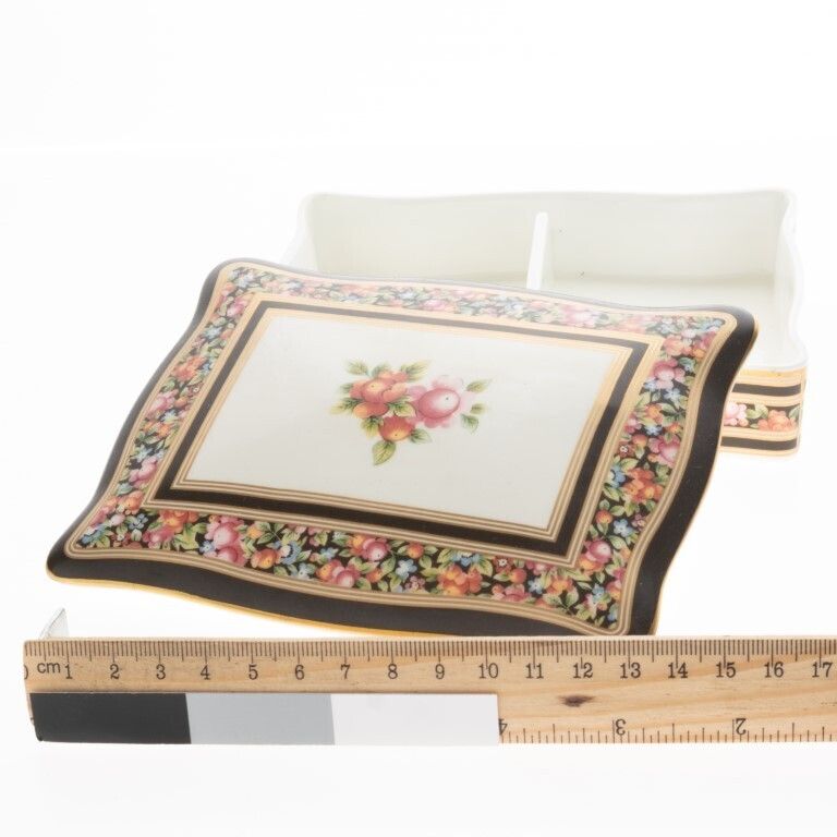 Wedgwood Black Floral Pattern Porcelain Ceramic Lidded Jewellery Box photo for sale