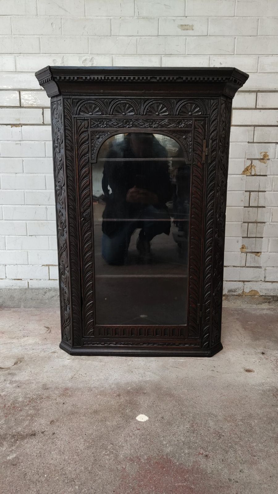 Antique Georgian Solid Dark Oak Hand Carved Corner Cupboard photo 250.0