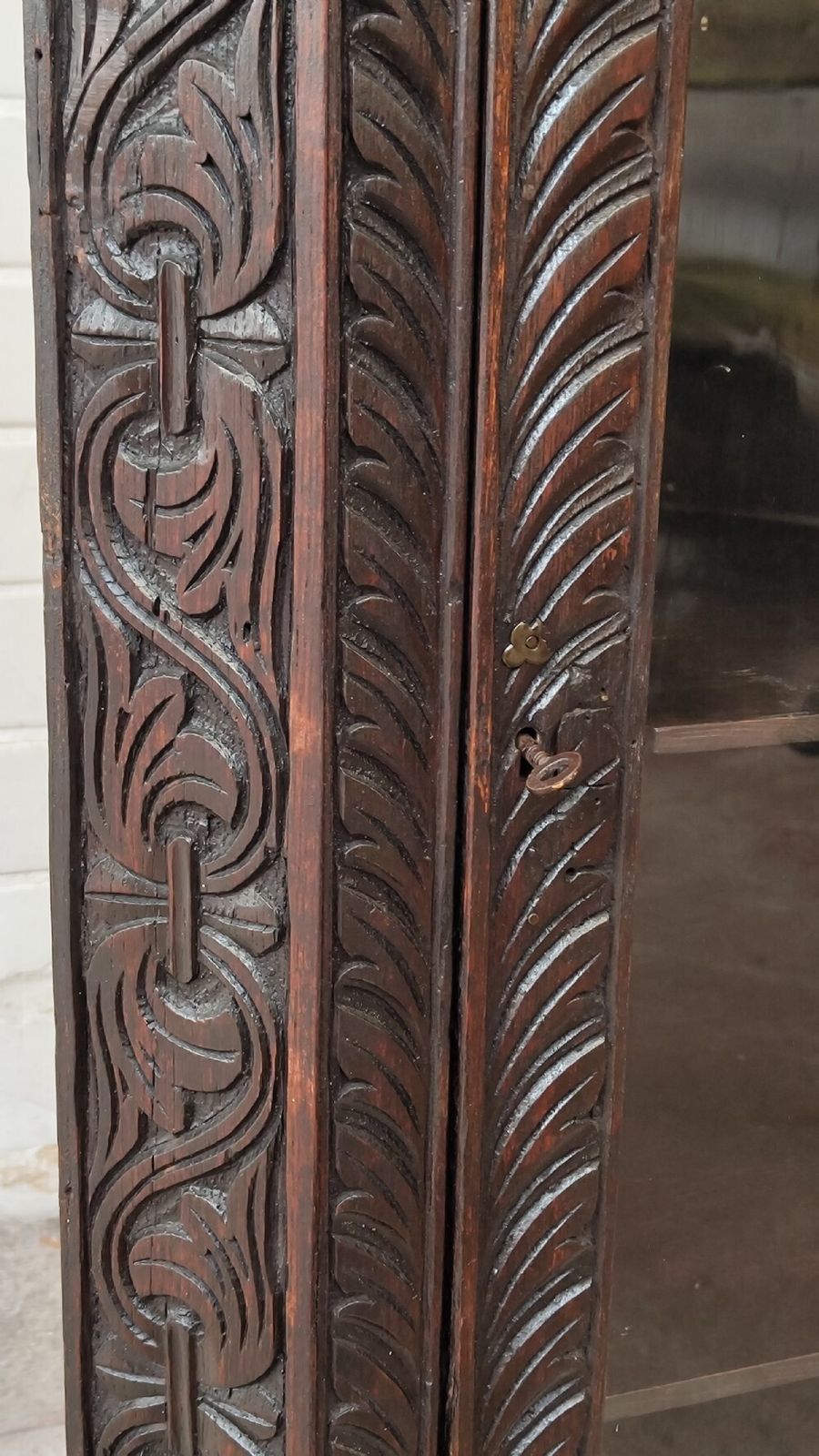 Antique Georgian Solid Dark Oak Hand Carved Corner Cupboard photo vinterior