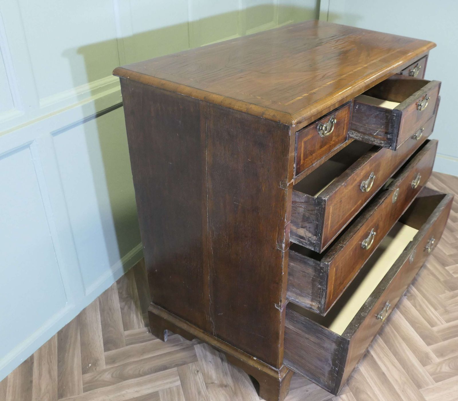 18th Century Inlaid Walnut And Satinwood Chest Of Drawers photo 1500.0