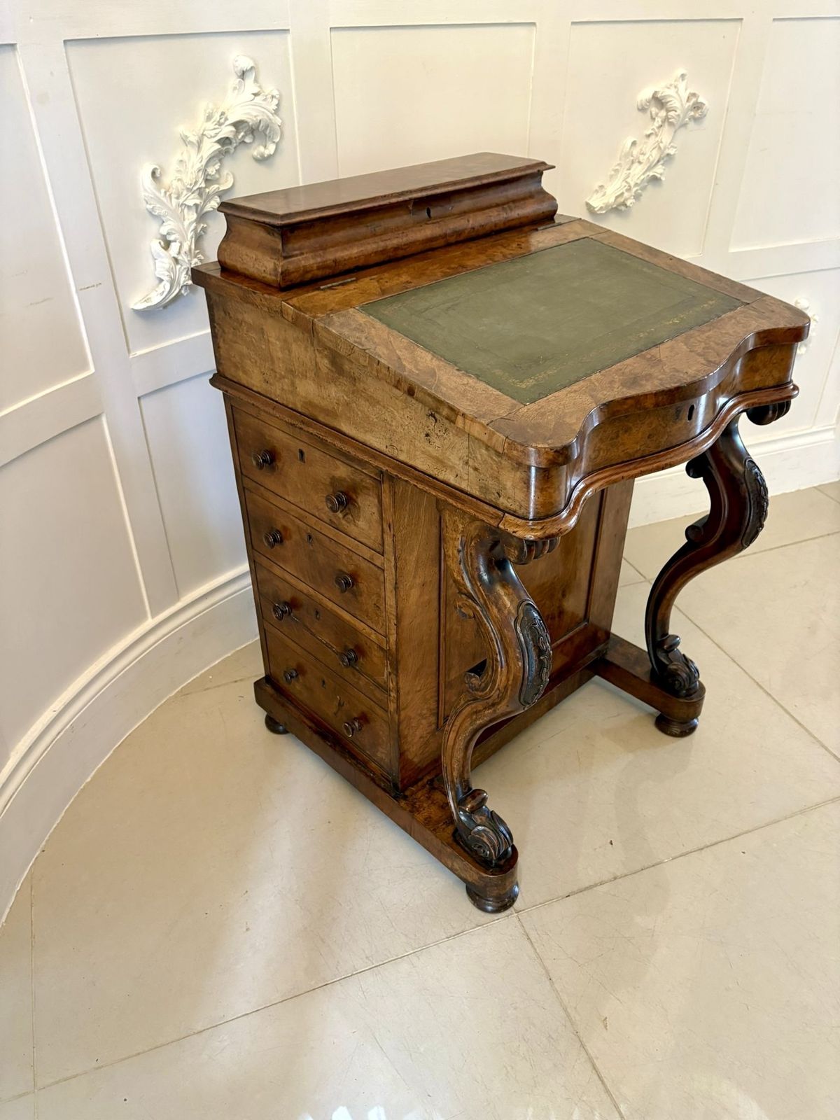 photo furniture Antique 19th Century Quality Burr Walnut Freestanding Davenport