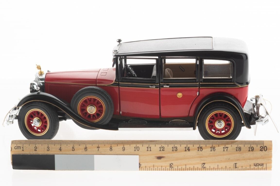 1:24 Scale 1935 Red Mercedes Benz 770k Diecast Franklin Mint Precision Model Vehicle photo for sale