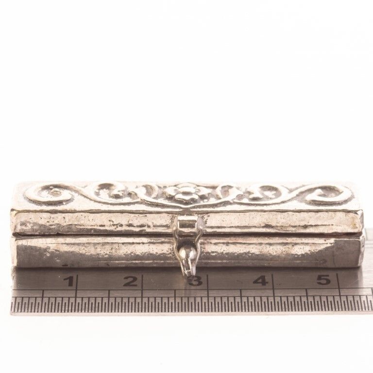 Antique Art Nouveau White Metal Pillbox With Floral Design photo 85.0