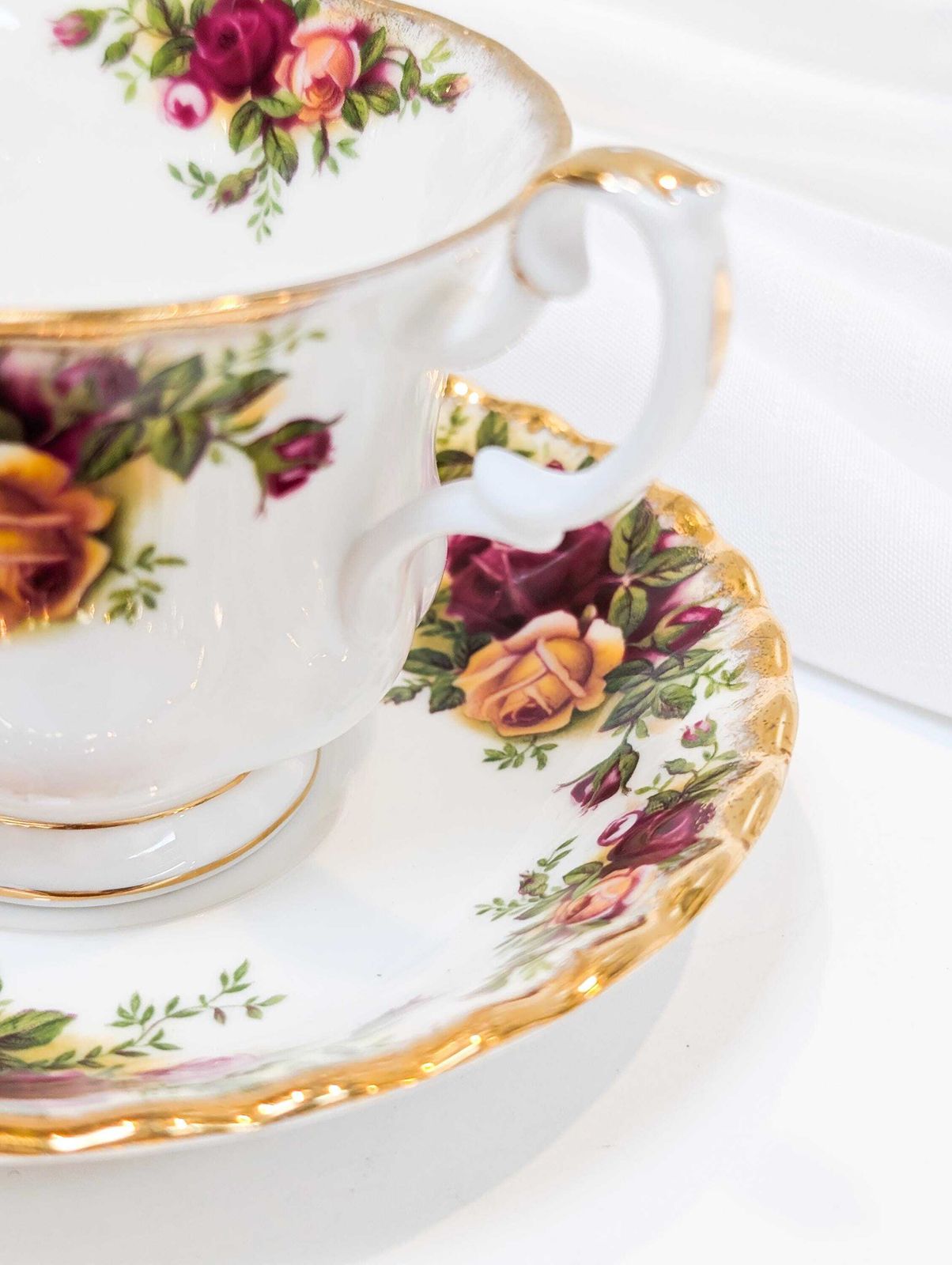 First Edition, 1st Quality Royal Albert Old Country Rose Teacup And Saucer Set Of 6. Made In England 1960s In Perfect Condition. photo Home Decor