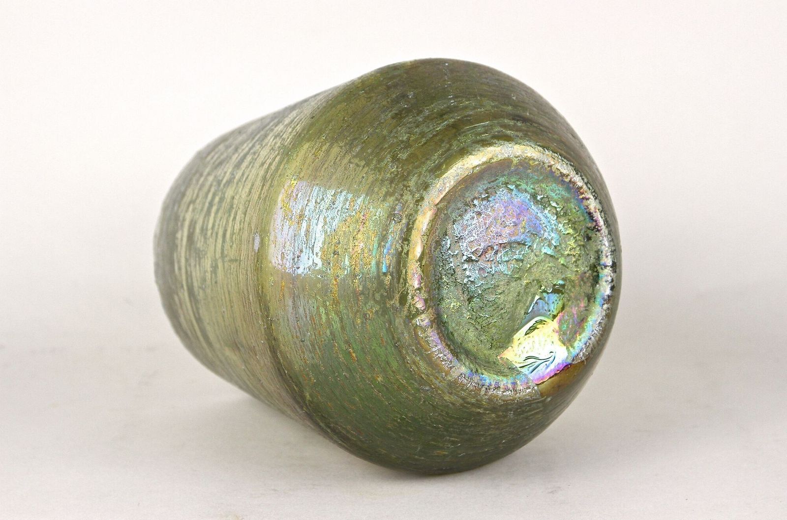 photo vintage 20th Century Art Nouveau Glass Vase, Iridescent   Bohemia Ca. 1910
