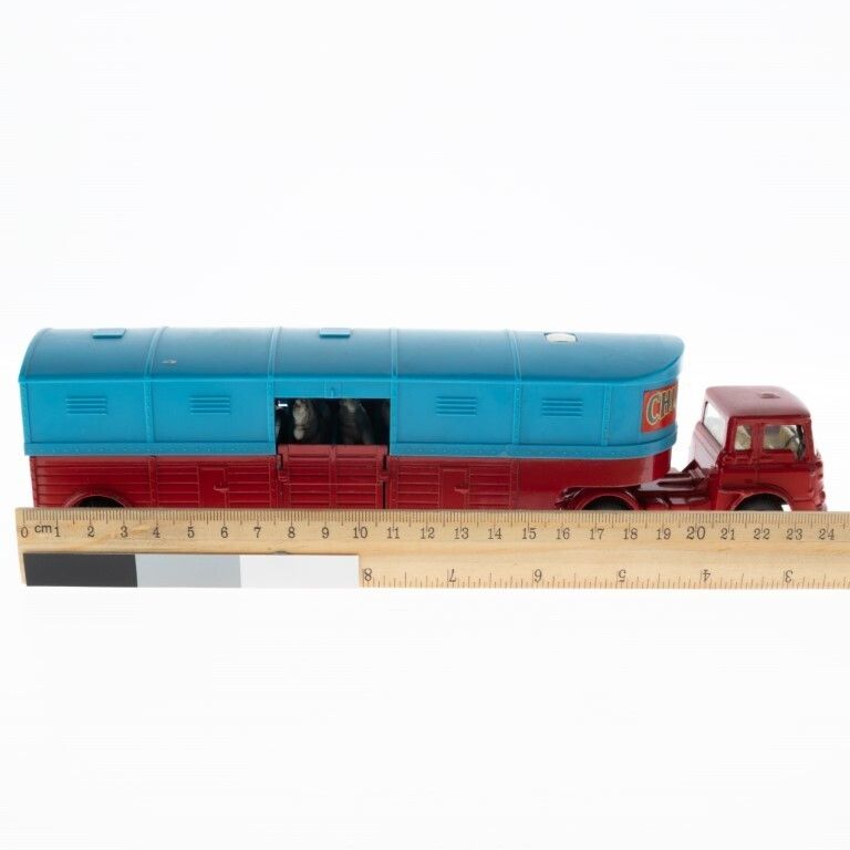 1960’s Corgi Toys 1130 Chipperfield’s Circus Diecast Horse Transporter With Horses photo Home Decor
