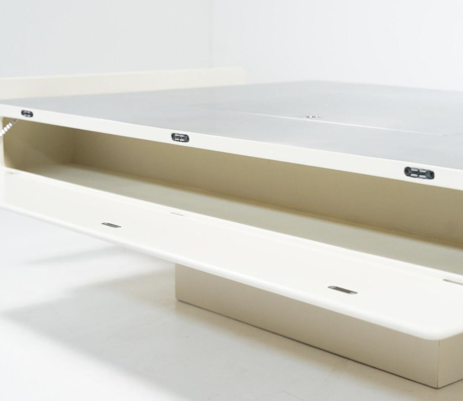 White Caori Coffee Table By Vico Magistretti For Gavina, Italy, 1960s photo 4370.0