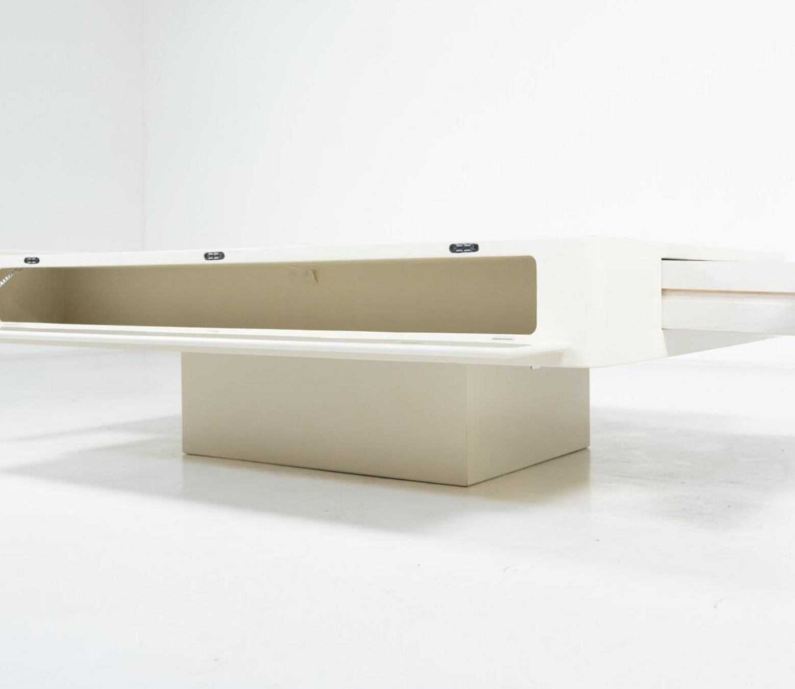 Furniture White Caori Coffee Table By Vico Magistretti For Gavina, Italy, 1960s photo