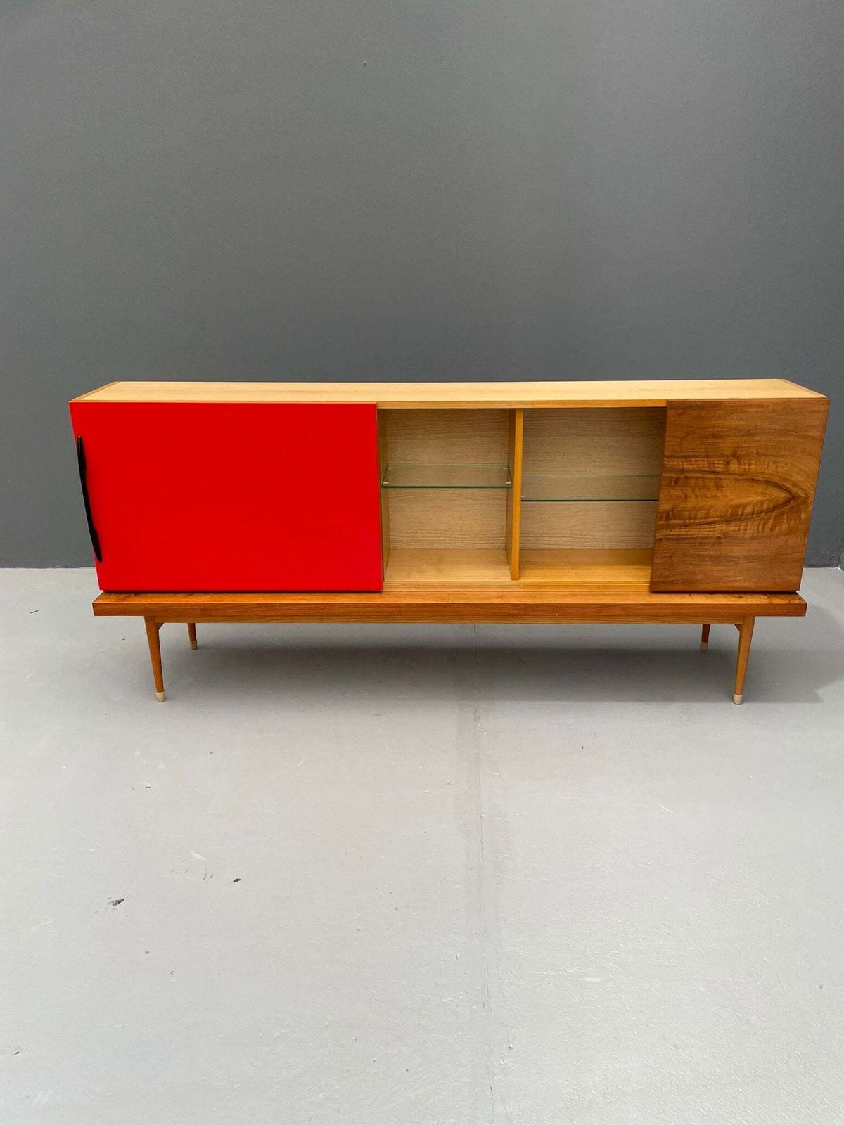 Vintage Mid Century Lang Dressoir, Tsjecho Slowakije, Jaren 1970 photo for sale