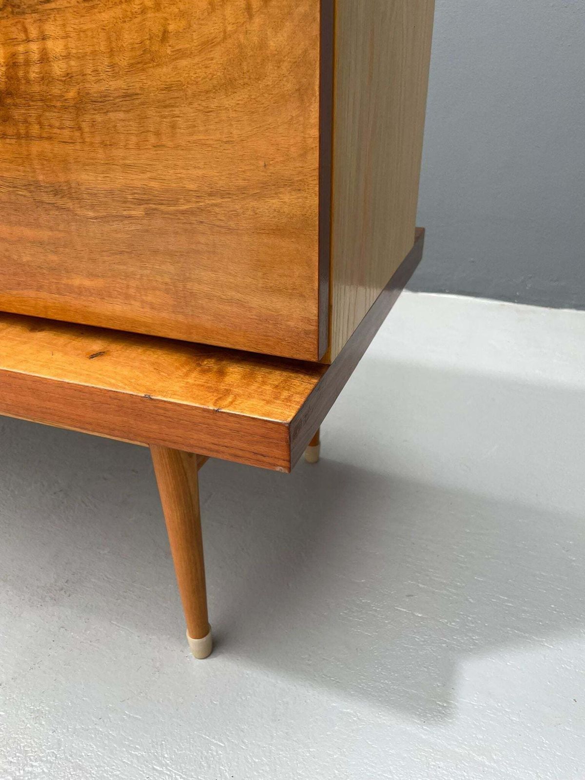 photo vinterior Vintage Mid Century Lang Dressoir, Tsjecho Slowakije, Jaren 1970
