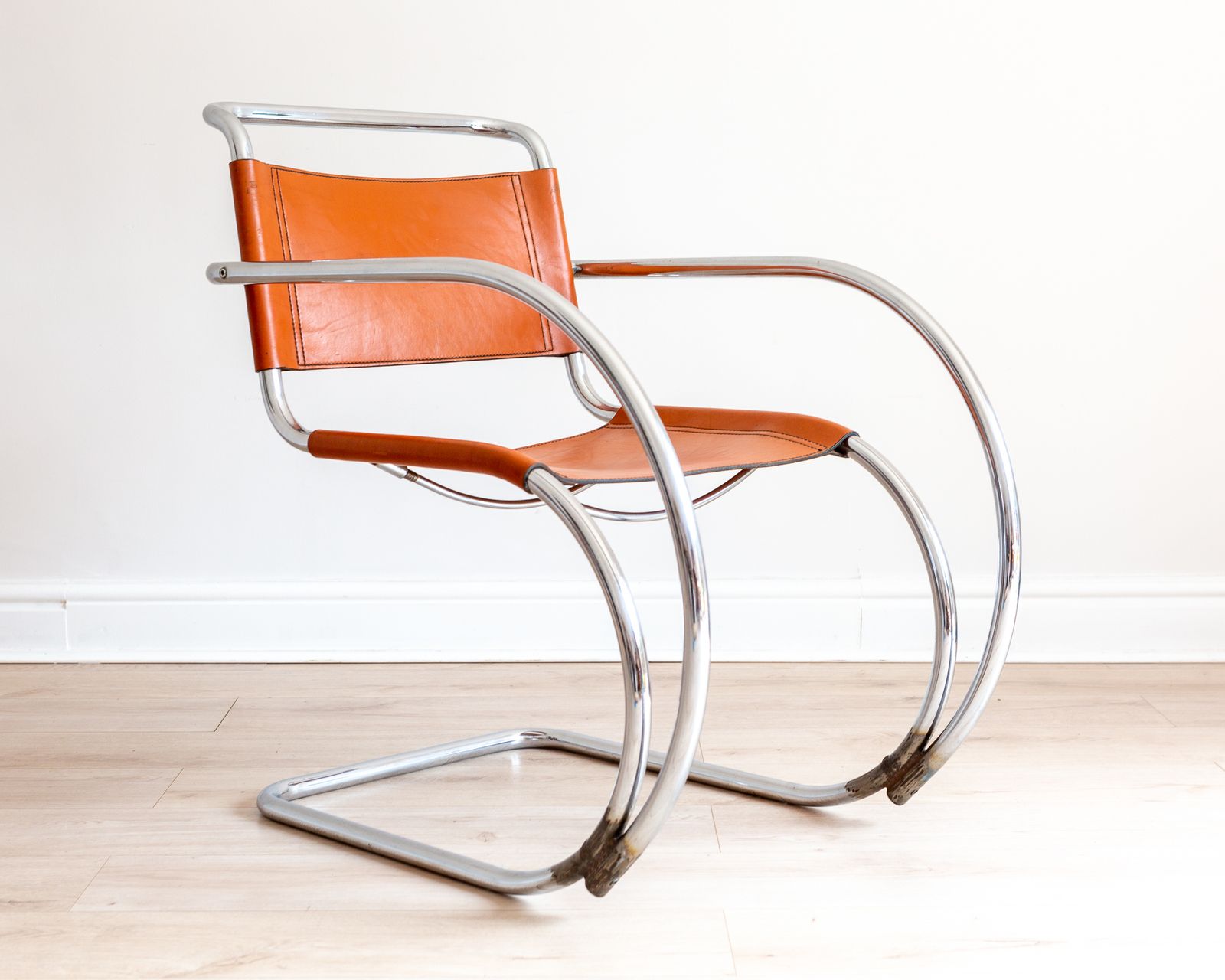 photo furniture Mies Van Der Rohe Mr20 Cantilever Chair Chestnut Leather Chrome Bauhaus Mcm