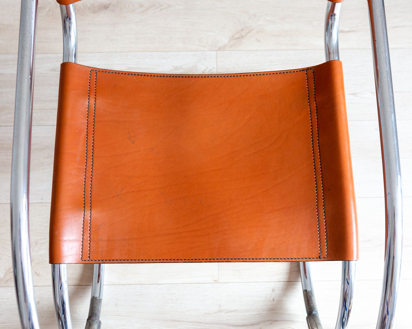 photo vintage Mies Van Der Rohe Mr20 Cantilever Chair Chestnut Leather Chrome Bauhaus Mcm