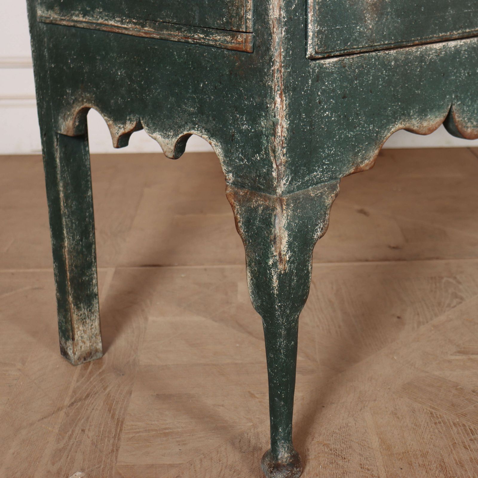 4380.0 Large English Dresser Base, 1700s photo