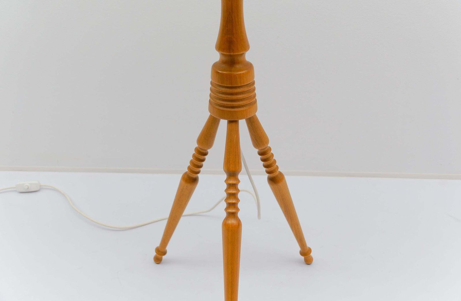 Lovely Mid Century Modern Floor Lamp In Wood, 1960s, France photo vinterior