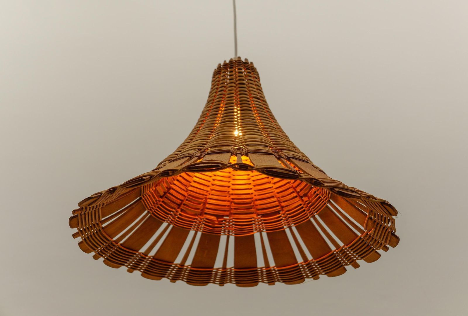 Lovely Mid Century Modern Rattan Wicker And Wood Pendant Lamp, 1960s Italy photo vintage