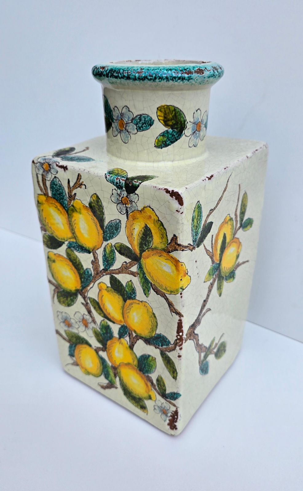 photo vinterior Hand Painted Italian Terracotta Vase With Lemons And Blossoms