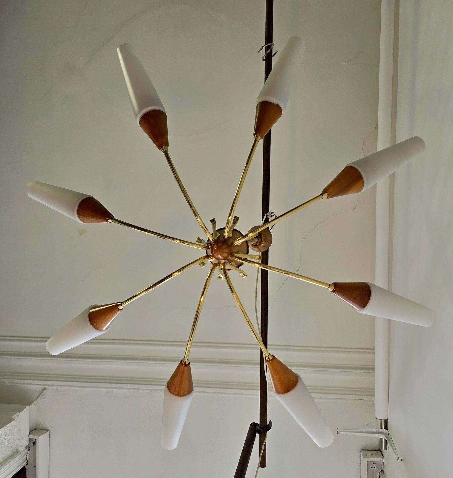 Large 1950s Italian Chandelier In Brass, Glass And Wood photo vintage