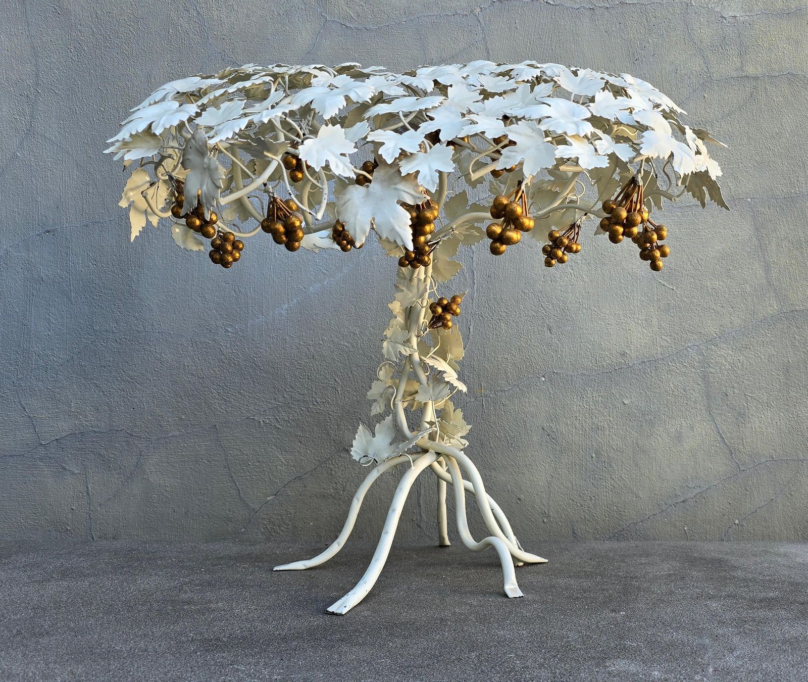 Hand Painted Metal Grapevine Table Lamp In Hollywood Regency / Art Nouveau Style photo Lighting