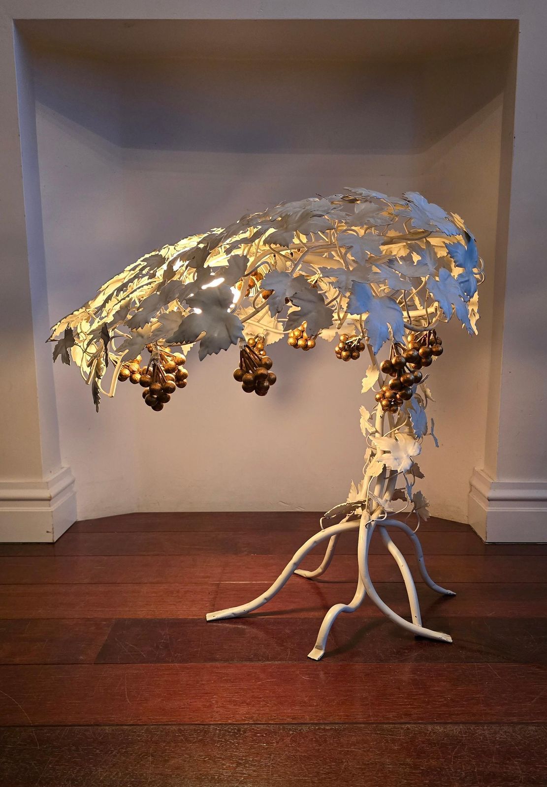 Hand Painted Metal Grapevine Table Lamp In Hollywood Regency / Art Nouveau Style photo vinterior