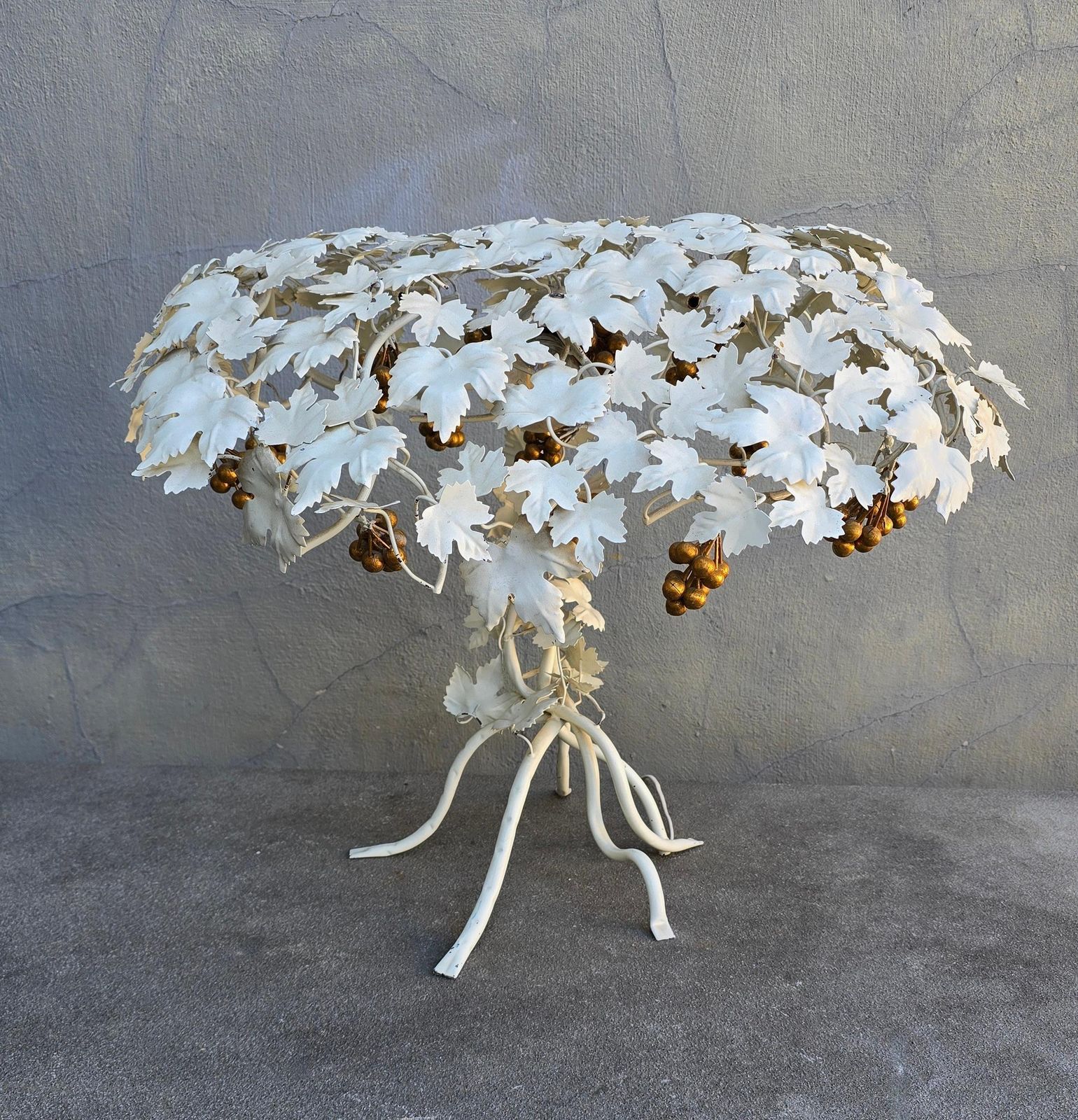 Hand Painted Metal Grapevine Table Lamp In Hollywood Regency / Art Nouveau Style photo vintage