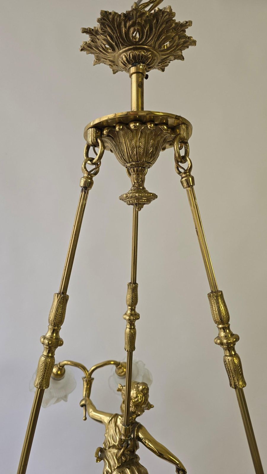 photo furniture Exquisite French Gilt Bronze Chandelier With Cherubs Putti