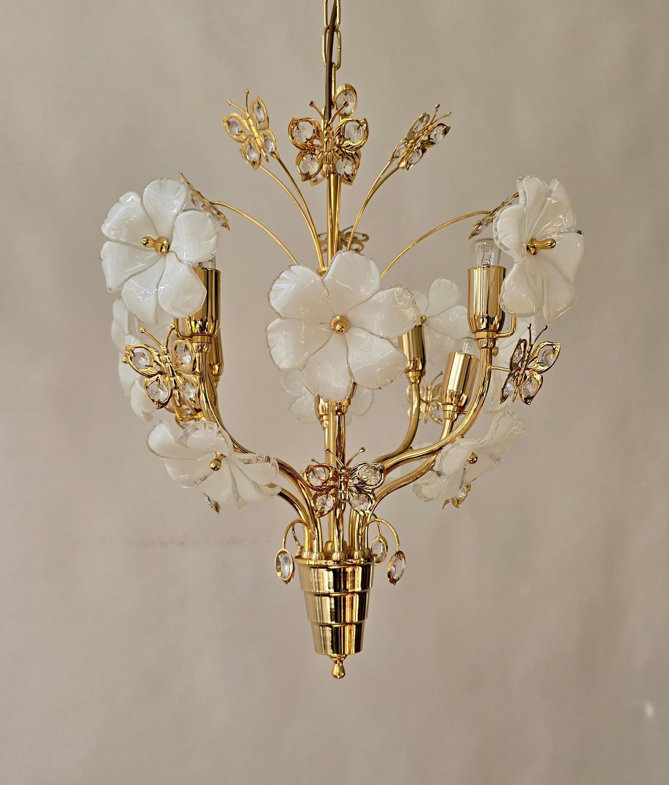 Chandelier With White Murano Glass Flowers And Crystal Butterflies photo vinterior