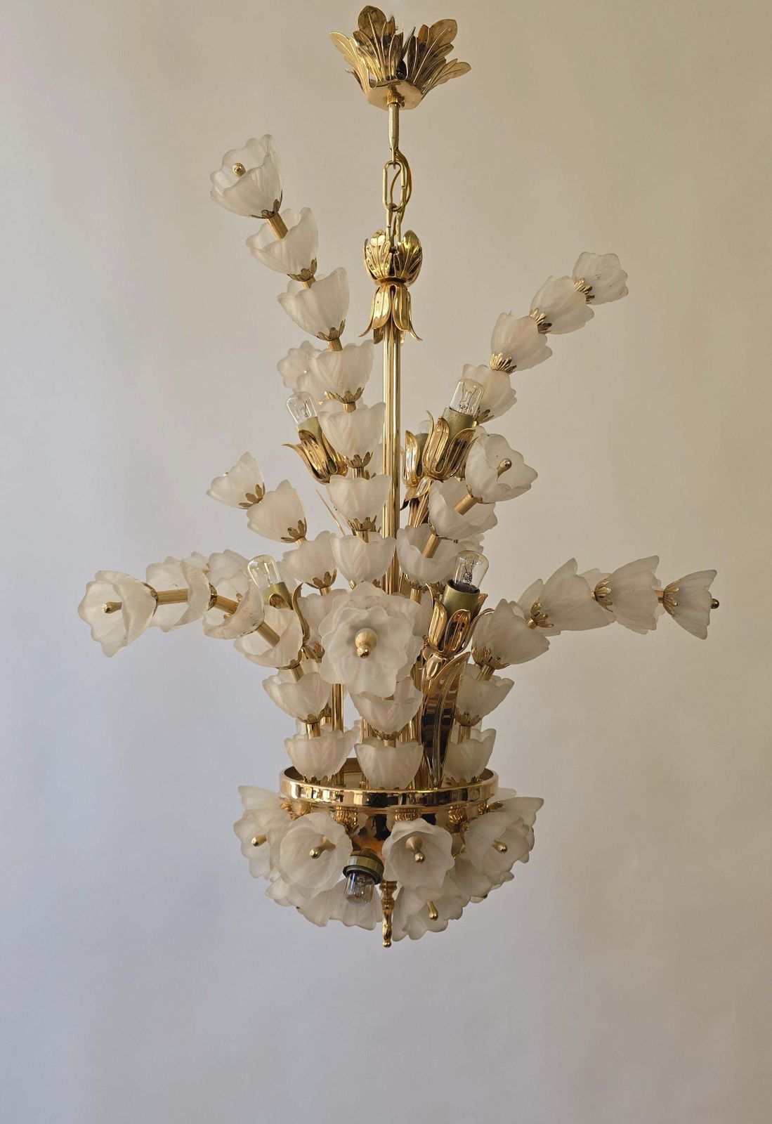 Exceptional Italian Murano Glass Chandelier With 85 Handcrafted Flowers photo 6691.0