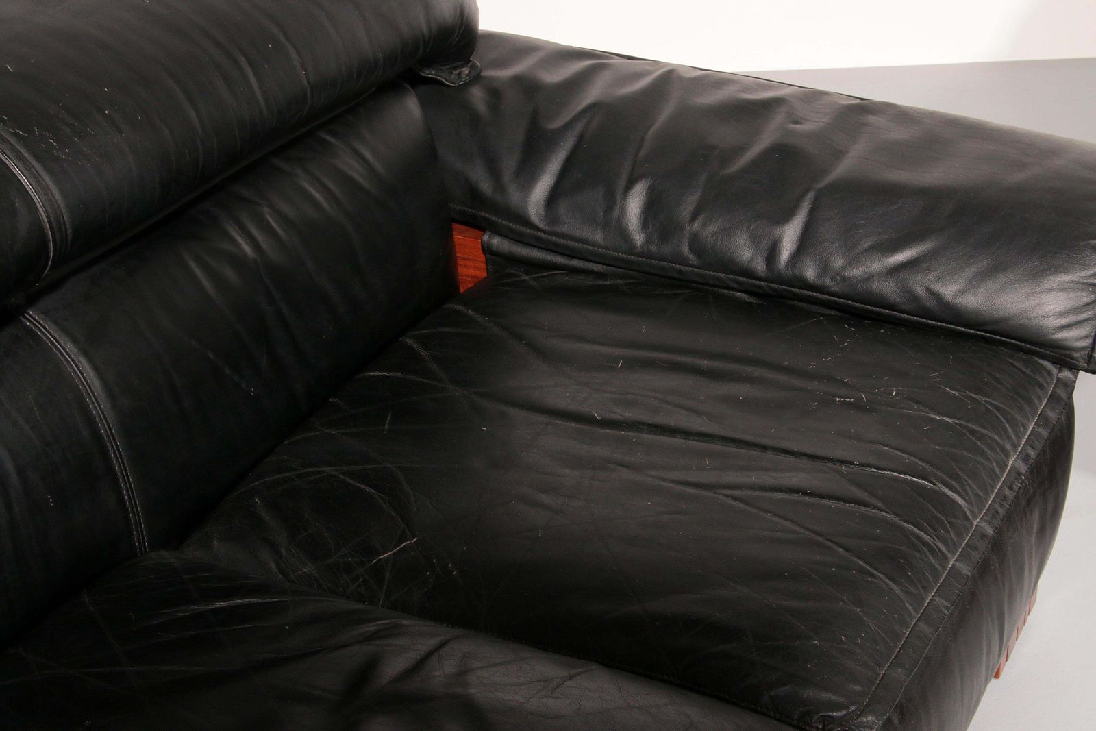 photo vinterior Two Seater By Luciano Frigerio Di Desio, From 1968 Model Norman'' Piano Bench