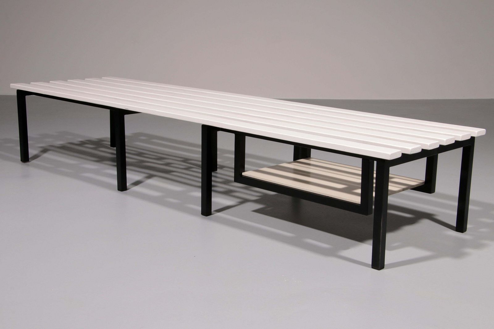 Elegant Vintage White Wooden Bench With Black Metal Frame – A Timeless Design photo vintage