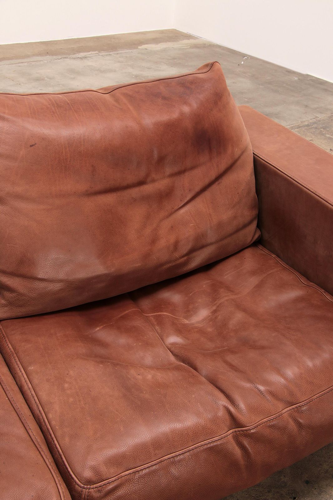 photo vinterior Paola Navone By Baxter Italy Gognac Color Sofa Model Budapest