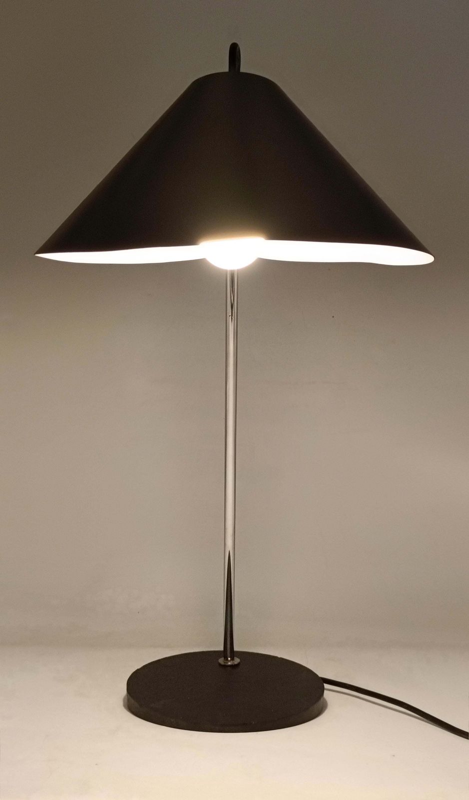 photo furniture Luigi Caccia Dominioni Per Azucena Lampada Da Tavolo "Monachella", Italia 1990s