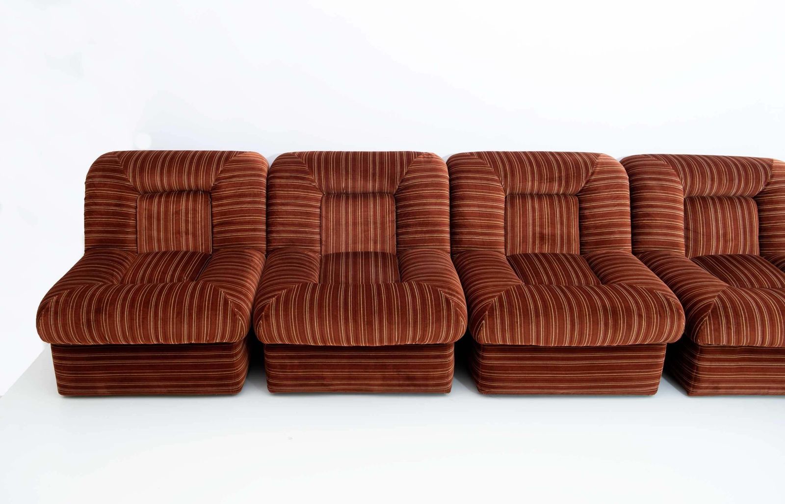Set Of Vintage Italian Velvet Five Modular Armchairs And Coffee Table, 1970s photo Furniture