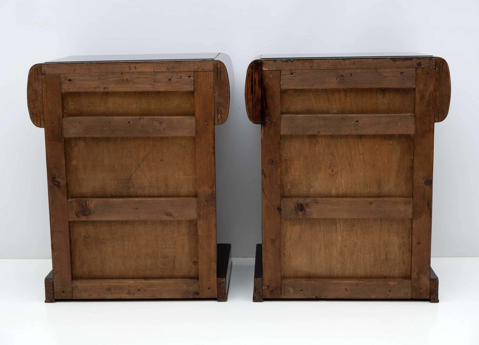 photo vinterior Pair Of Art Deco Italian Walnut Briar And Maple Bedside Tables, 1920s