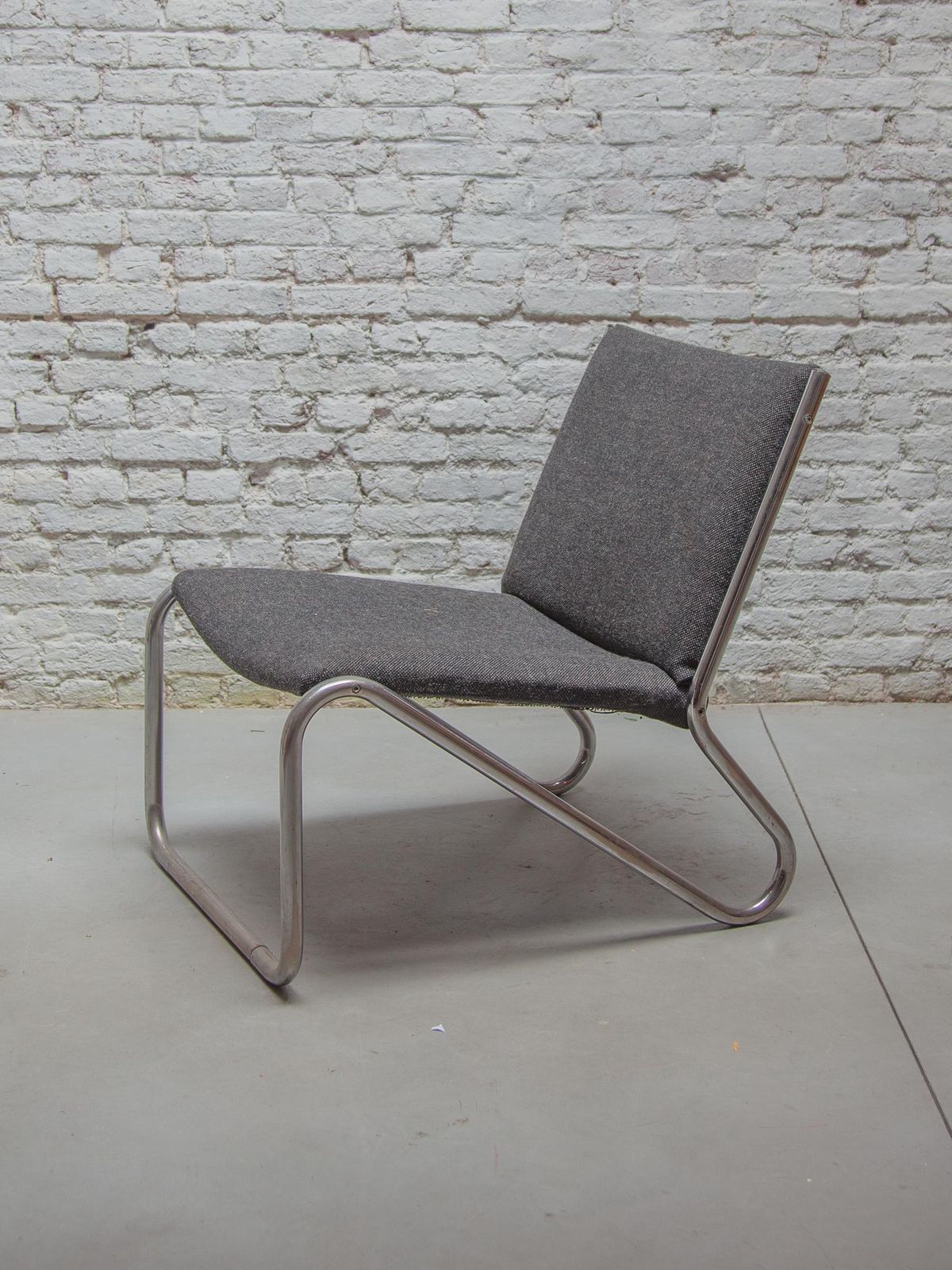 Set Of Five Chrome Tubular Steel Bauhaus Style Lounge Chairs photo 1276.0
