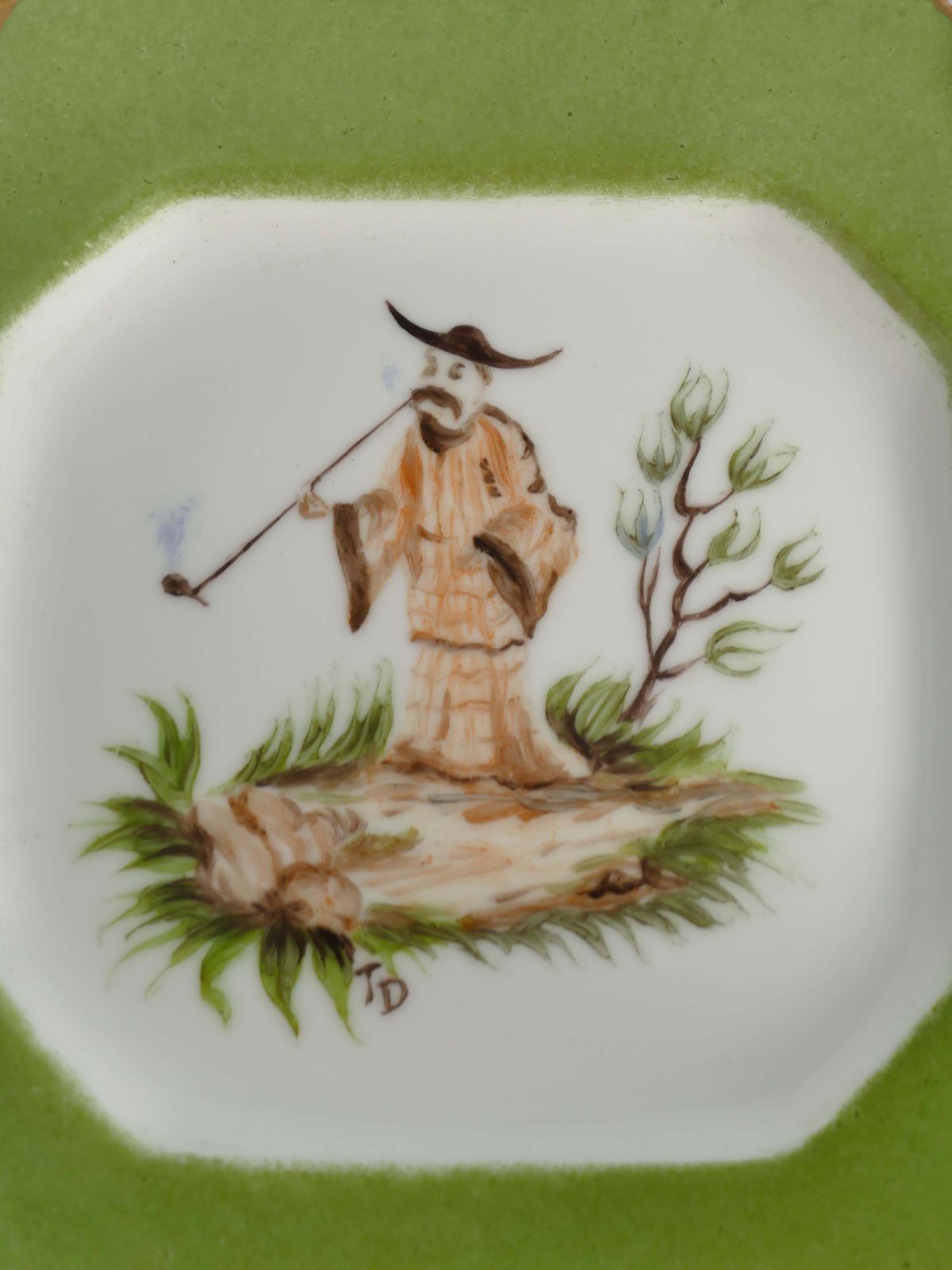photo furniture Handpainted Green And Gold Porcelain Ashtray With Chinoiserie Smoking Motif