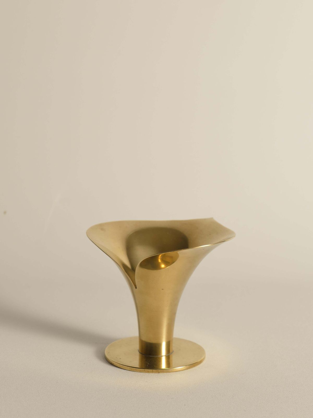 Art Deco Brass Calla Lily Candle Holder By Carl Einar Borgström For Ystad Metall photo vinterior